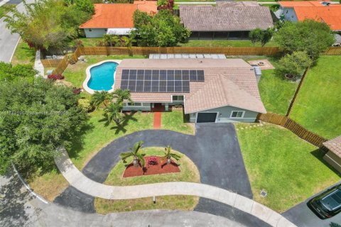 House in Cooper City, Florida 4 bedrooms, 161.65 sq.m. № 1667787 - photo 2