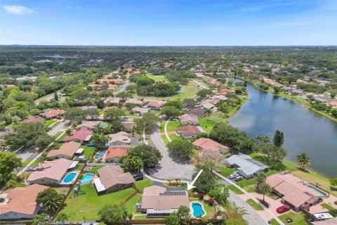 House in Cooper City, Florida 4 bedrooms, 161.65 sq.m. № 1667787 - photo 8