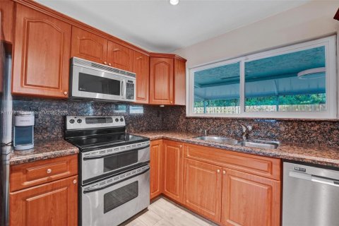 House in Cooper City, Florida 4 bedrooms, 161.65 sq.m. № 1667787 - photo 30