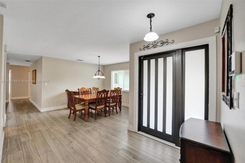House in Cooper City, Florida 4 bedrooms, 161.65 sq.m. № 1667787 - photo 16