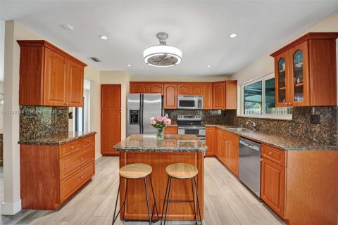 House in Cooper City, Florida 4 bedrooms, 161.65 sq.m. № 1667787 - photo 25