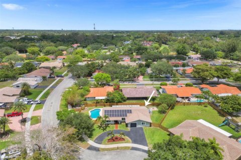 House in Cooper City, Florida 4 bedrooms, 161.65 sq.m. № 1667787 - photo 5