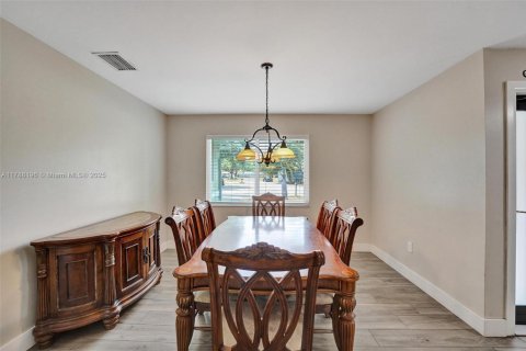 House in Cooper City, Florida 4 bedrooms, 161.65 sq.m. № 1667787 - photo 18