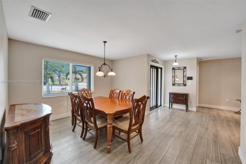 House in Cooper City, Florida 4 bedrooms, 161.65 sq.m. № 1667787 - photo 19