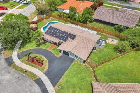 House in Cooper City, Florida 4 bedrooms, 161.65 sq.m. № 1667787 - photo 3