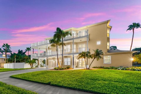 House in Palm Harbor, Florida 4 bedrooms, 309.74 sq.m. № 2280455 - photo 5