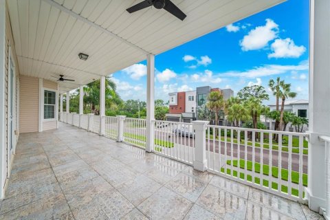 House in Palm Harbor, Florida 4 bedrooms, 309.74 sq.m. № 2280455 - photo 30