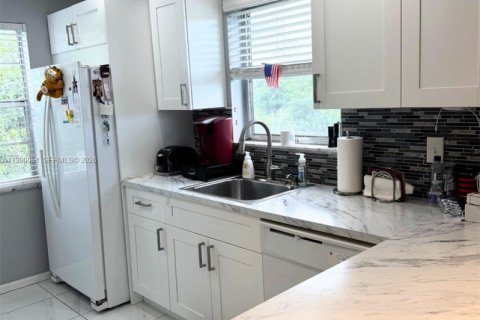 Copropriété à vendre à Lauderhill, Floride: 2 chambres, 99.41 m2 № 2056899 - photo 4