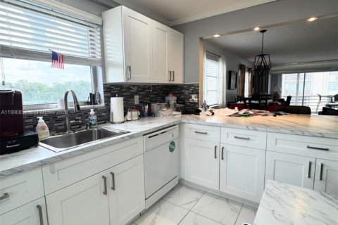 Copropriété à vendre à Lauderhill, Floride: 2 chambres, 99.41 m2 № 2056899 - photo 27
