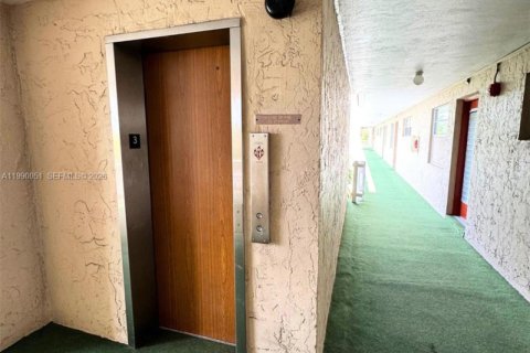 Copropriété à vendre à Lauderhill, Floride: 2 chambres, 99.41 m2 № 2056899 - photo 17