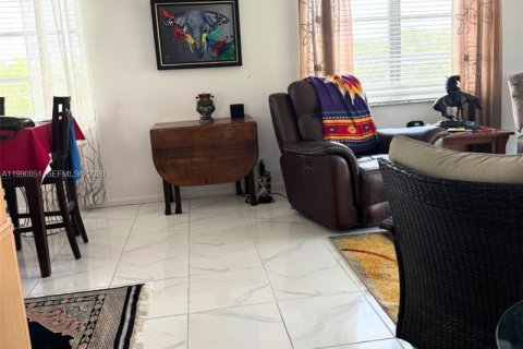 Copropriété à vendre à Lauderhill, Floride: 2 chambres, 99.41 m2 № 2056899 - photo 8