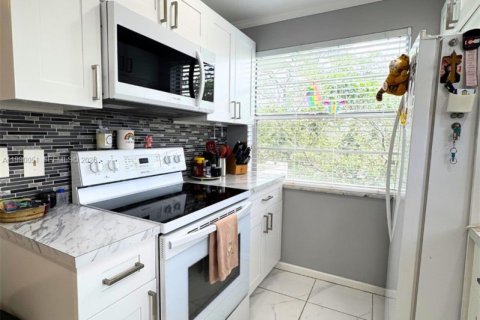 Copropriété à vendre à Lauderhill, Floride: 2 chambres, 99.41 m2 № 2056899 - photo 6