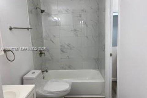 Copropriété à louer à Miami, Floride: 1 chambre, 68.38 m2 № 2385308 - photo 11