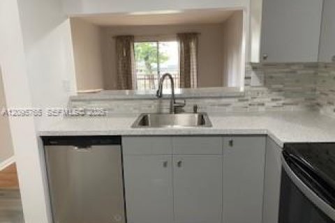 Copropriété à louer à Miami, Floride: 1 chambre, 68.38 m2 № 2385308 - photo 6
