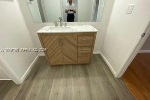 Copropriété à louer à Miami, Floride: 1 chambre, 68.38 m2 № 2385308 - photo 9