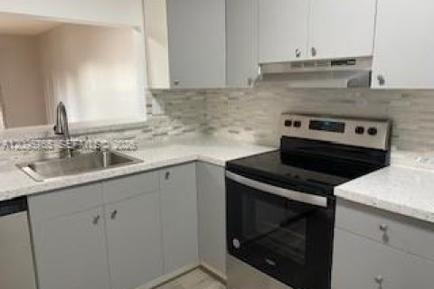 Copropriété à louer à Miami, Floride: 1 chambre, 68.38 m2 № 2385308 - photo 5
