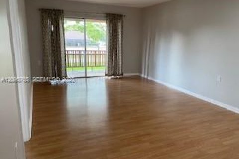 Copropriété à louer à Miami, Floride: 1 chambre, 68.38 m2 № 2385308 - photo 2