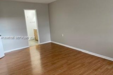 Copropriété à louer à Miami, Floride: 1 chambre, 68.38 m2 № 2385308 - photo 8