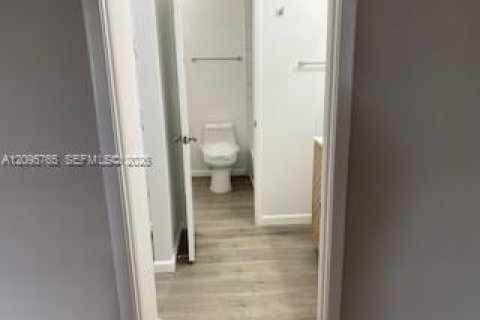 Copropriété à louer à Miami, Floride: 1 chambre, 68.38 m2 № 2385308 - photo 13