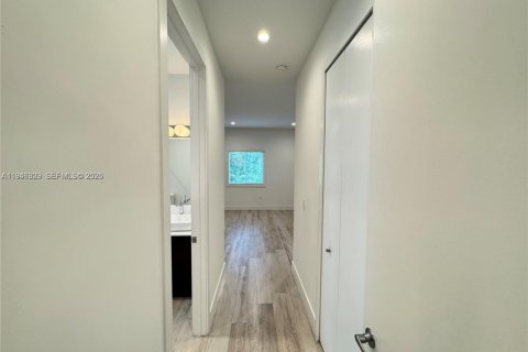 Villa ou maison à louer à Miami, Floride: 3 chambres, 222.97 m2 № 2002876 - photo 16