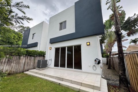 Villa ou maison à louer à Miami, Floride: 3 chambres, 222.97 m2 № 2002876 - photo 13