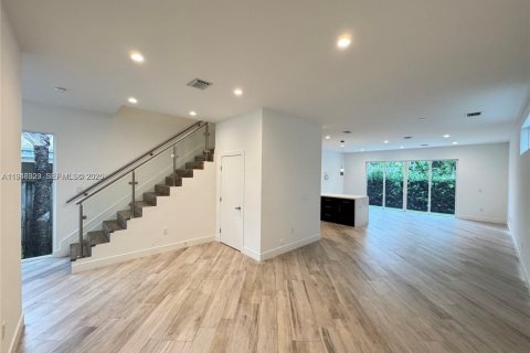 Villa ou maison à louer à Miami, Floride: 3 chambres, 222.97 m2 № 2002876 - photo 6