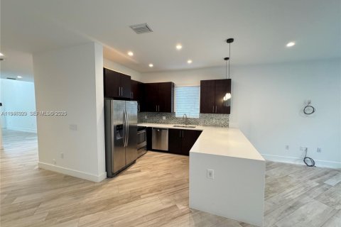 Villa ou maison à louer à Miami, Floride: 3 chambres, 222.97 m2 № 2002876 - photo 8