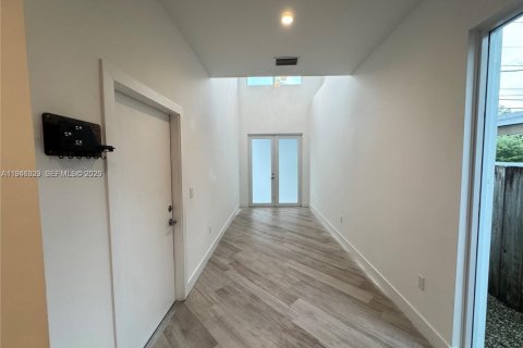 Villa ou maison à louer à Miami, Floride: 3 chambres, 222.97 m2 № 2002876 - photo 3