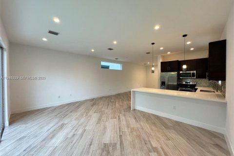 Villa ou maison à louer à Miami, Floride: 3 chambres, 222.97 m2 № 2002876 - photo 10