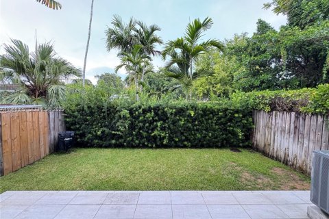 Villa ou maison à louer à Miami, Floride: 3 chambres, 222.97 m2 № 2002876 - photo 12