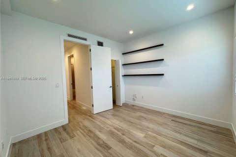 Villa ou maison à louer à Miami, Floride: 3 chambres, 222.97 m2 № 2002876 - photo 30