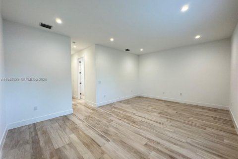 Villa ou maison à louer à Miami, Floride: 3 chambres, 222.97 m2 № 2002876 - photo 22