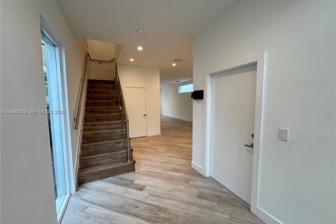 Villa ou maison à louer à Miami, Floride: 3 chambres, 222.97 m2 № 2002876 - photo 4