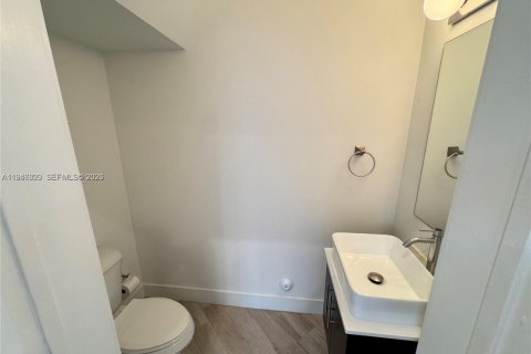 Villa ou maison à louer à Miami, Floride: 3 chambres, 222.97 m2 № 2002876 - photo 5