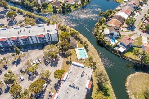 Copropriété à vendre à Miami, Floride: 2 chambres, 108.7 m2 № 2024761 - photo 28