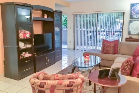 Copropriété à vendre à Miami, Floride: 2 chambres, 108.7 m2 № 2024761 - photo 2