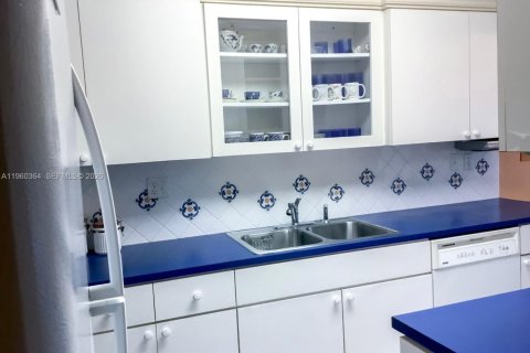 Copropriété à vendre à Miami, Floride: 2 chambres, 108.7 m2 № 2024761 - photo 4