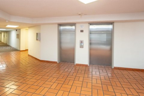 Copropriété à vendre à Miami, Floride: 2 chambres, 108.7 m2 № 2024761 - photo 12