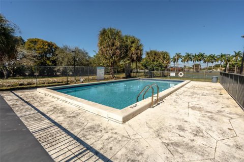 Copropriété à vendre à Miami, Floride: 2 chambres, 108.7 m2 № 2024761 - photo 19