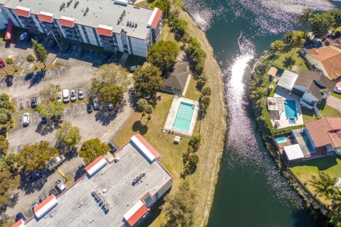 Copropriété à vendre à Miami, Floride: 2 chambres, 108.7 m2 № 2024761 - photo 29