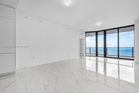 Condominio en alquiler en Miami, Florida, 3 dormitorios № 1992337 - foto 24