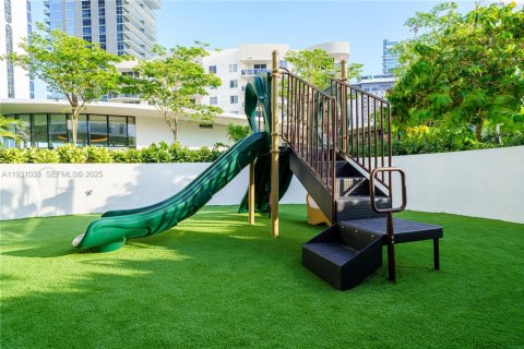 Condominio en alquiler en Miami, Florida, 3 dormitorios № 1992337 - foto 12