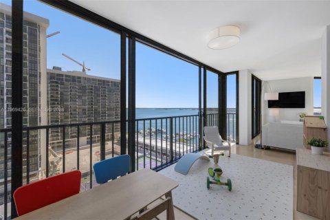 Condominio en alquiler en Miami, Florida, 3 dormitorios, 201.78 m2 № 2032876 - foto 23