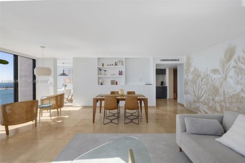 Condominio en alquiler en Miami, Florida, 3 dormitorios, 201.78 m2 № 2032876 - foto 21