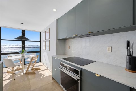 Condominio en alquiler en Miami, Florida, 3 dormitorios, 201.78 m2 № 2032876 - foto 7