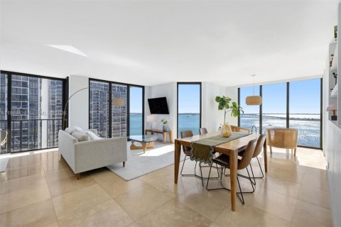 Condominio en alquiler en Miami, Florida, 3 dormitorios, 201.78 m2 № 2032876 - foto 15