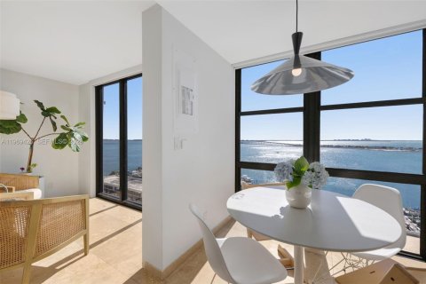 Condominio en alquiler en Miami, Florida, 3 dormitorios, 201.78 m2 № 2032876 - foto 10