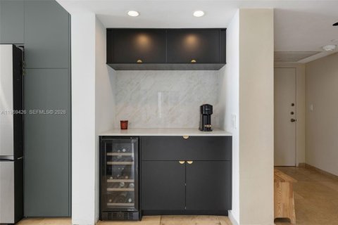 Condominio en alquiler en Miami, Florida, 3 dormitorios, 201.78 m2 № 2032876 - foto 5