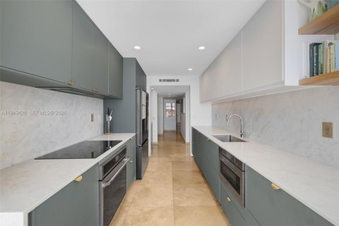 Condominio en alquiler en Miami, Florida, 3 dormitorios, 201.78 m2 № 2032876 - foto 8