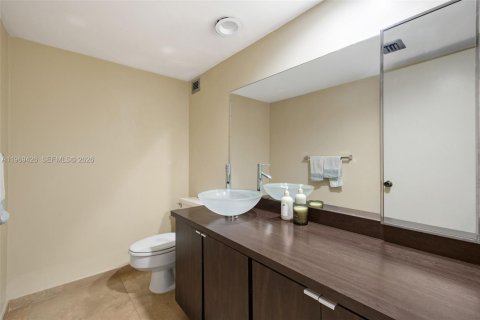 Condominio en alquiler en Miami, Florida, 3 dormitorios, 201.78 m2 № 2032876 - foto 27